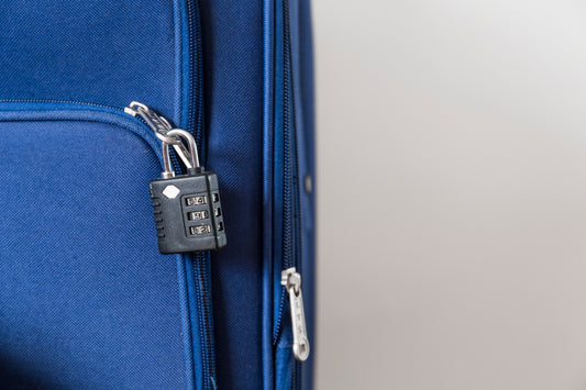 Faut-il mettre un cadenas sur sa valise en soute ?