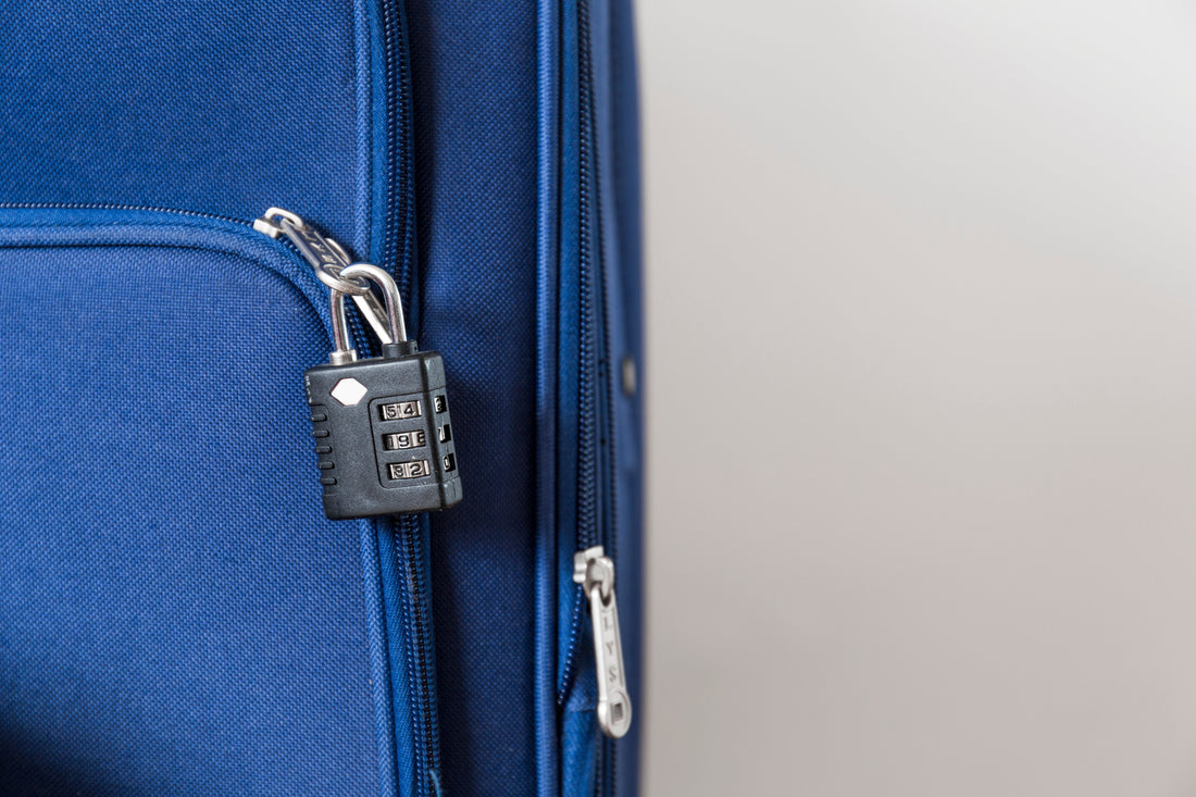 Faut-il mettre un cadenas sur sa valise en soute ?