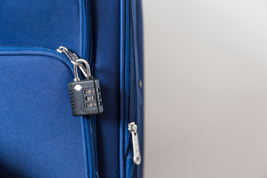 Faut-il mettre un cadenas sur sa valise en soute ? - Bagage Futé