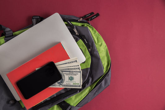 Pourquoi les bagages (cabine et soute) font augmenter le prix du billet d’avion